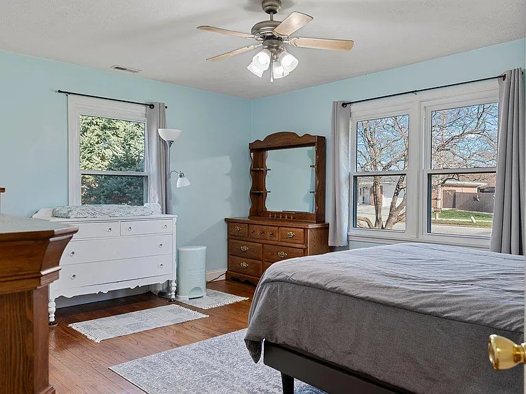 507 E Gibson St — Photo 12
