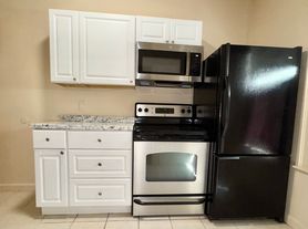 37 Courtland St, Nashua, NH