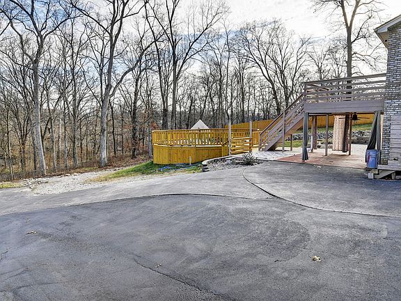 4th image of 212 Meadowbrook Ct