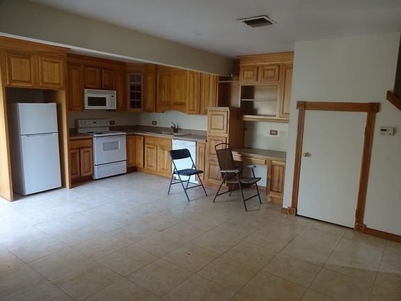 2nd image of 3317 Beacon St Unit 76