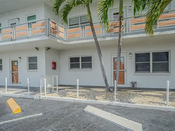 3128 59th St S APT 110, Gulfport, FL 33707