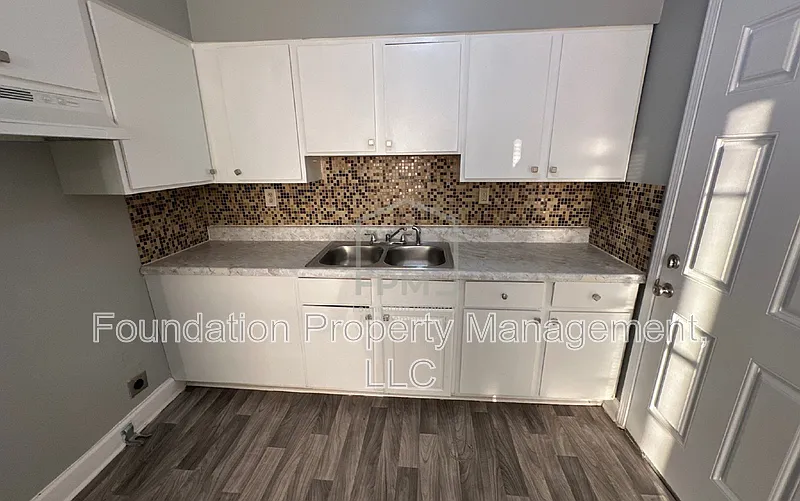 2 bed, 1.0 bath, 817 sqft, $800 — Photo 4