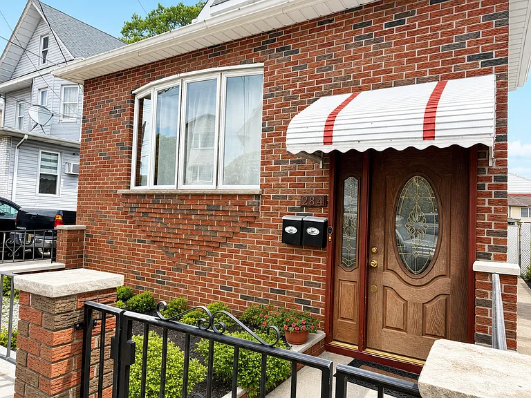 284 Livingston Ave #2 — Photo 5