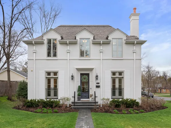 618 Buckingham Pl, Libertyville, IL 60048