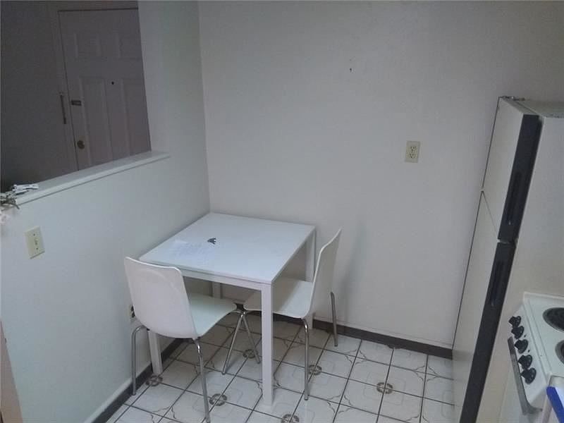 2nd image of 214 N Craig St APT 3