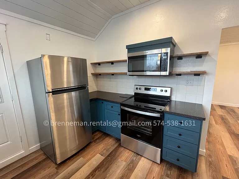 212 S Meridian Rd — Photo 3