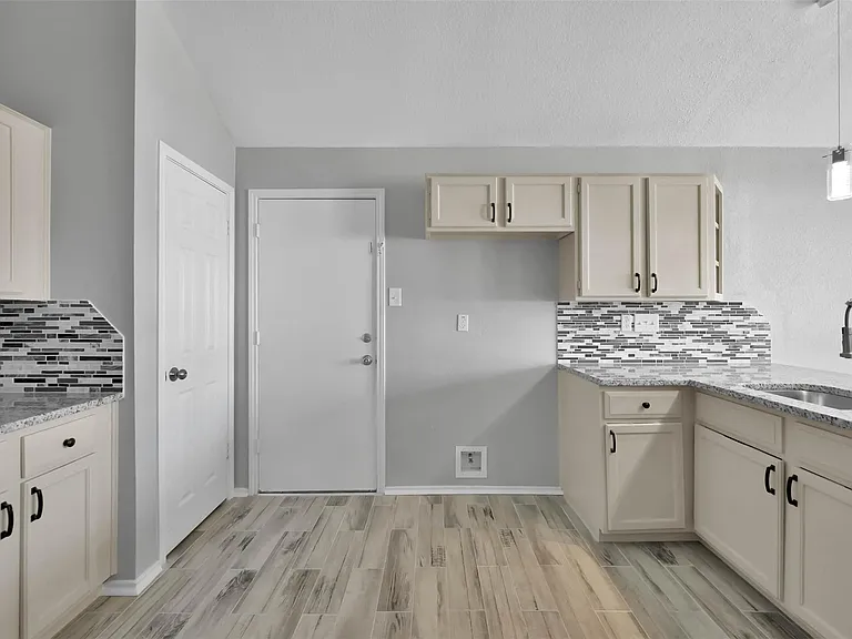 2306 Piddler Dr — Photo 14