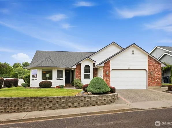 403 SE Stanford Place, College Place, WA 99324
