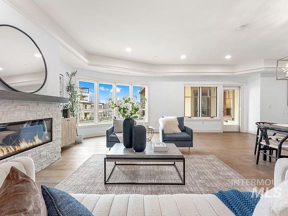 3rd image of 2967 W Crescent Rim Dr #207