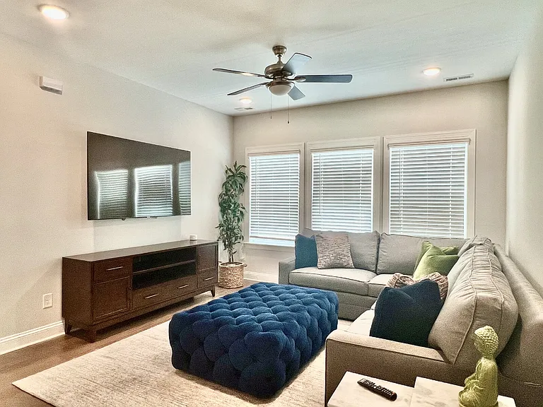 413 Belton St #413 BELTON ST — Photo 21