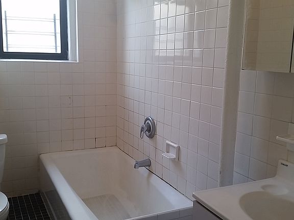 3rd image of 2600 Broadway #12B