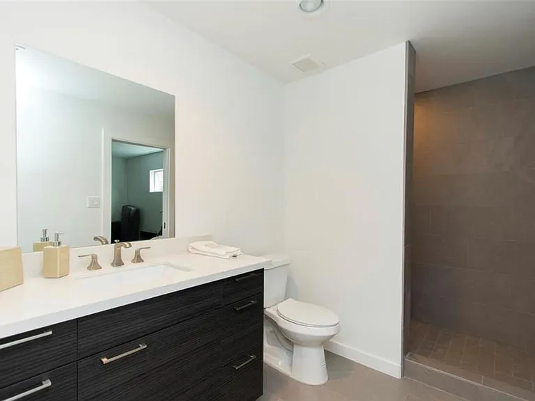 1410 Hyde Park Blvd #105 — Photo 9