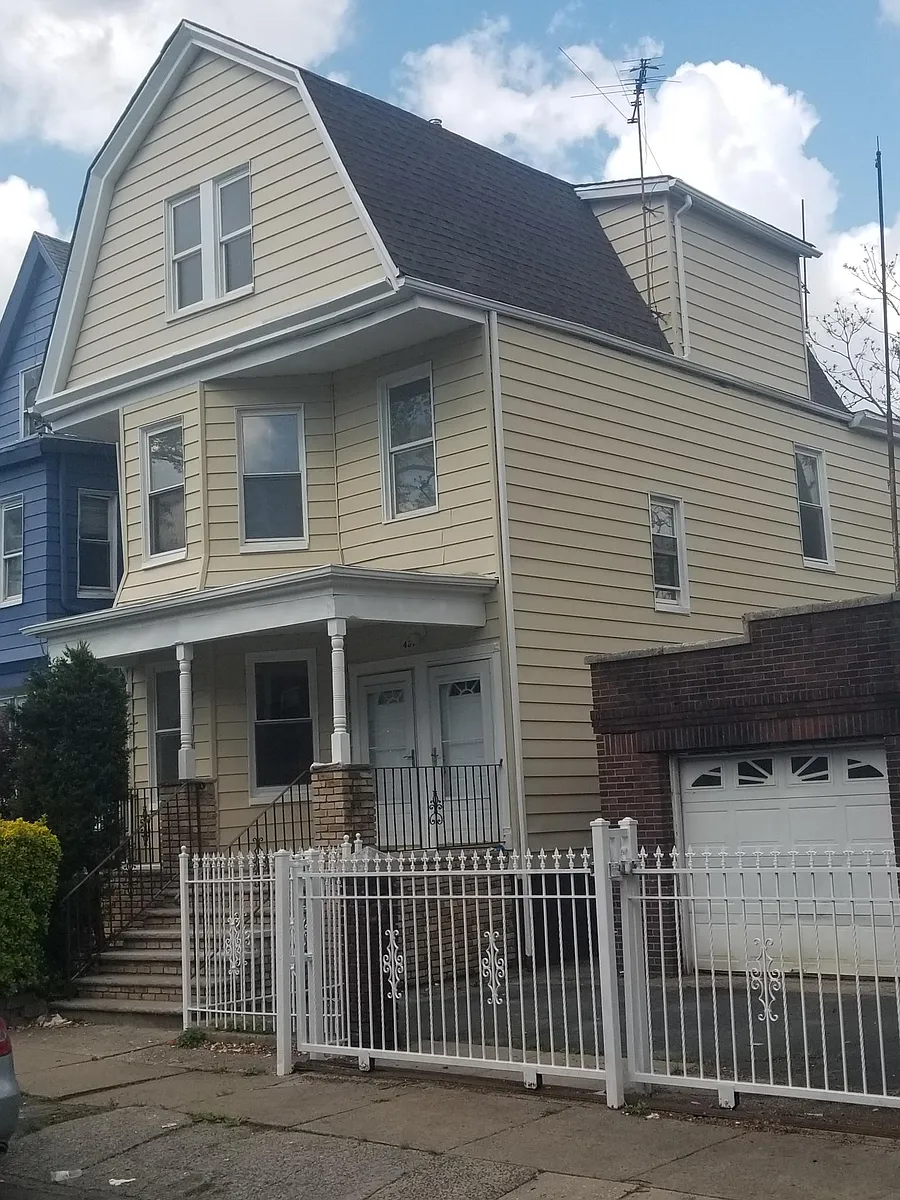 Building Photo - 489 Norwood St #2-A
