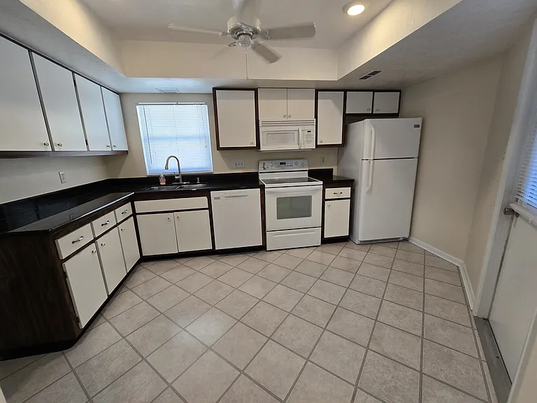 317 Dania St — Photo 4