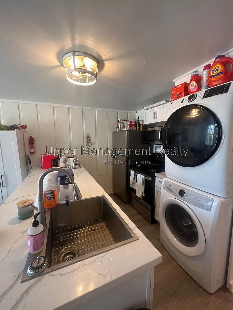 2 bed, 1.0 bath, $2,500 — Photo 3