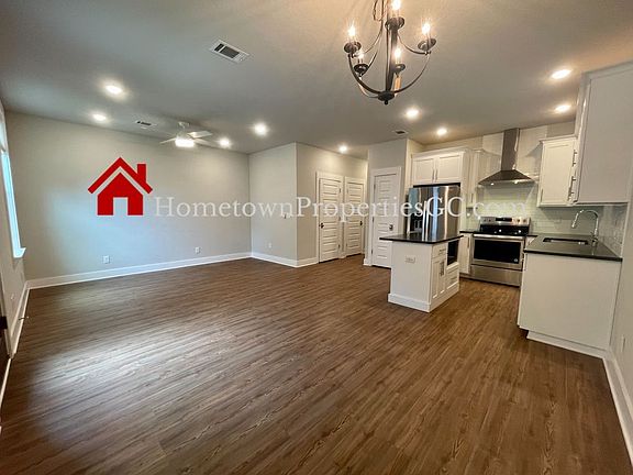 4th image of 206 N De Villiers St