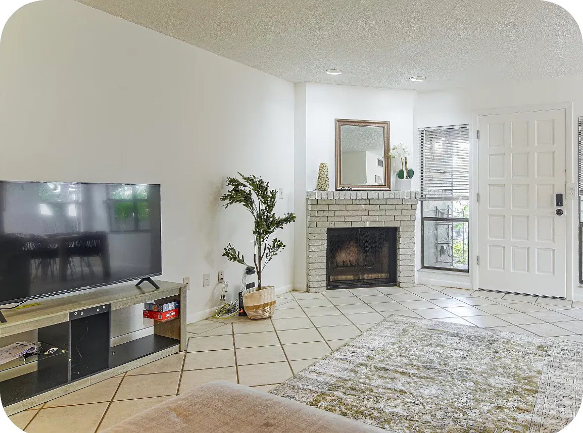 Longwood Dr, Seminole — Photo 3