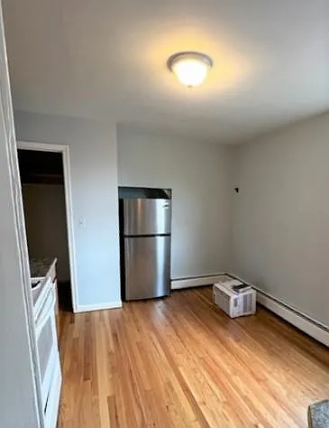 3 bed, 900 sqft, $1,050 — Photo 3