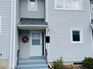 19 Oak Ridge Dr, Windsor Locks, CT 06096