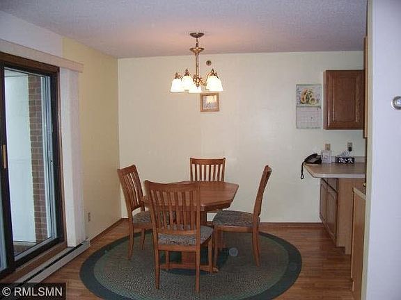 5th image of 713 Larpenteur Avenue E