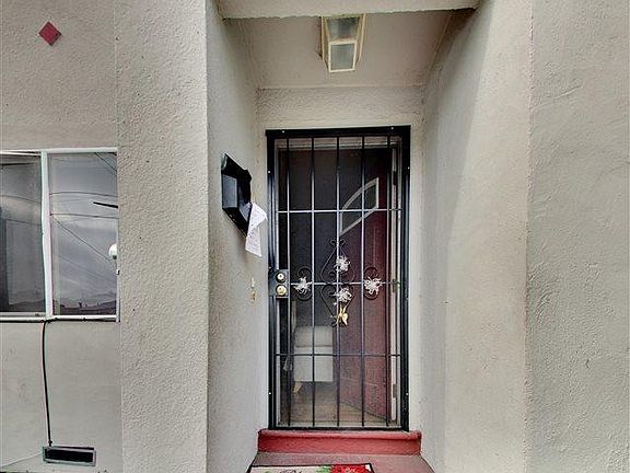 2nd image of 5823 Kingsley Cir