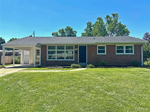 160 Saint Patrick Ln, Florissant, MO 63031
