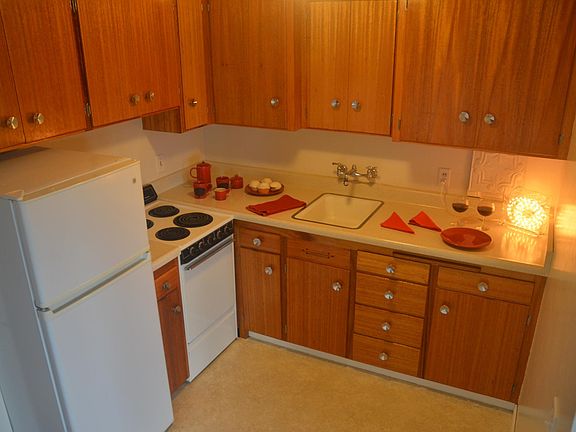 5th image of 2349 W Newton St APT 304