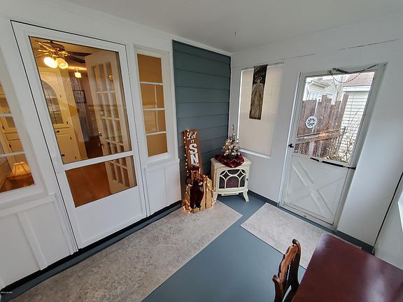 5th image of 460 Houseman Ave NE