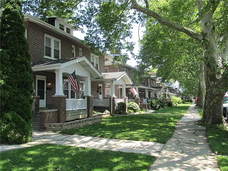 1136 N New St — Photo 3