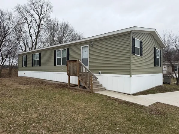 334 Mosswood Ln, Iowa City, IA 52246