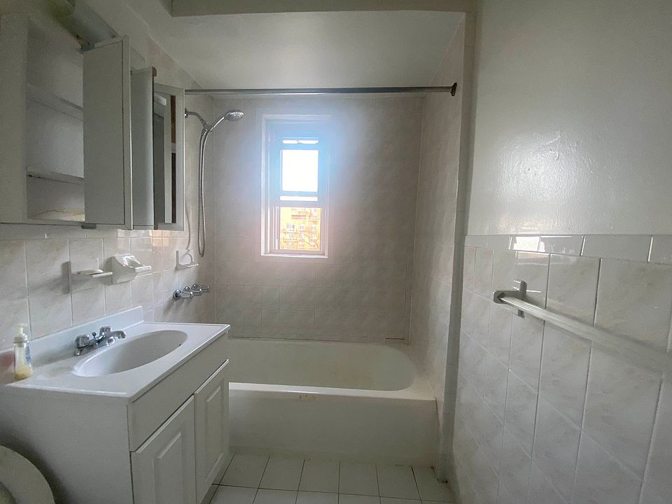 2nd image of 150 E 18th St #4