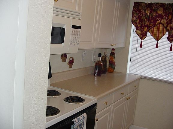 2nd image of 627 Oaks Hollow Ct #D3-2