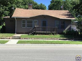 1216 SW Willow Ave, Topeka, KS 66606