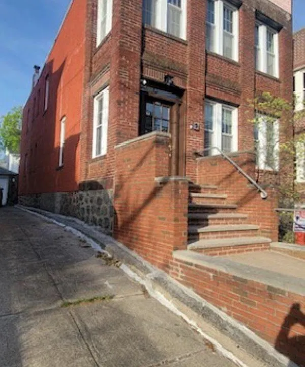 61 Fulton St #2