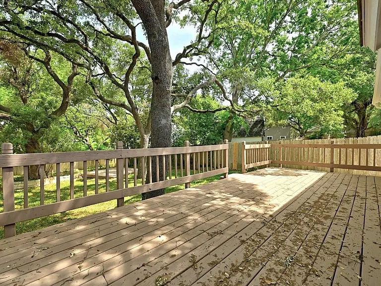 1714 Kimmerling Ln — Photo 29