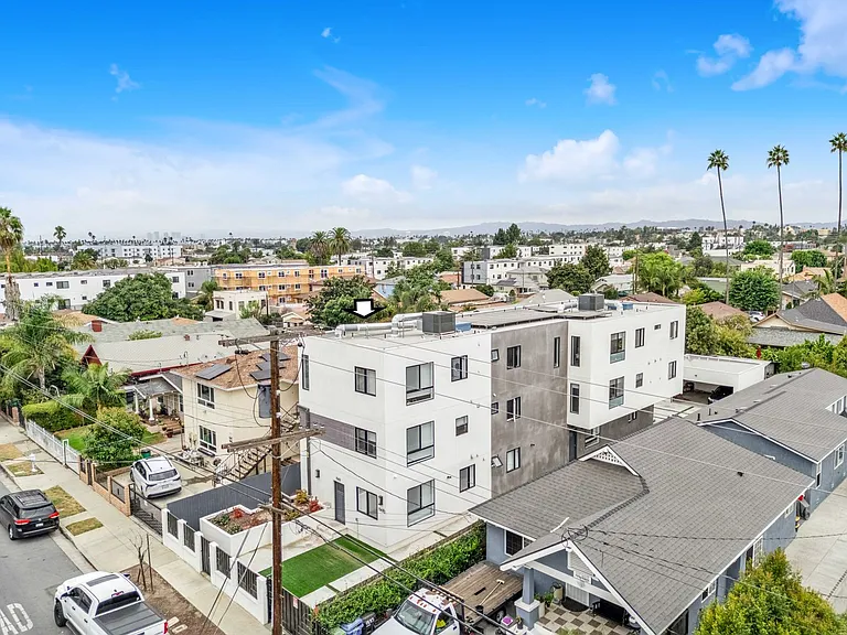 1543 W 37th Pl — Photo 41