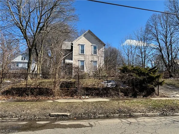 891 Grant St, Akron, OH 44311