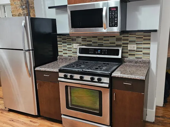 1830 W 17th St APT 2R, Chicago, IL 60608