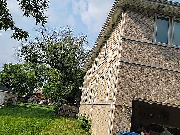 3rd image of 10716 Diversey Ave