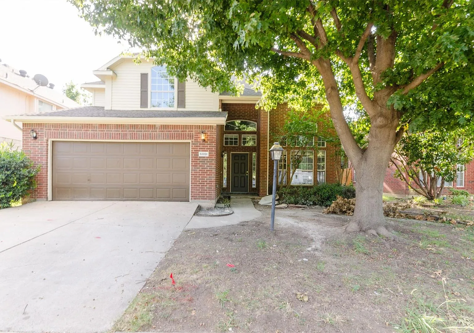 Welcome to this Beautiful Bright Home in Plano ISD. House boasts 2 story ceiling in formal living... — Photo 1