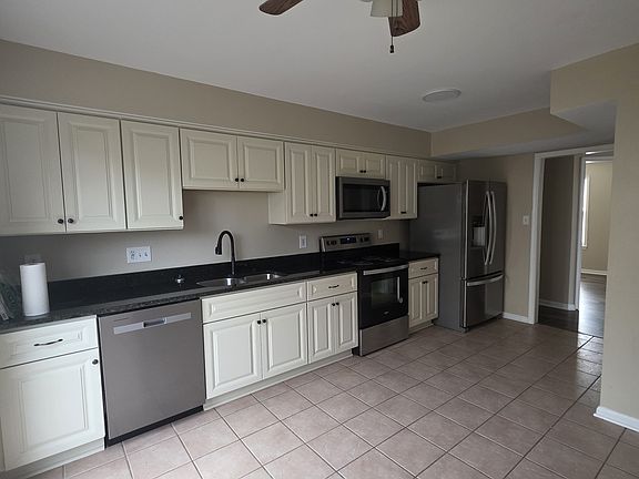 5th image of 1736 Gallery Ave