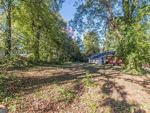3rd image of 437 Oak Dr
