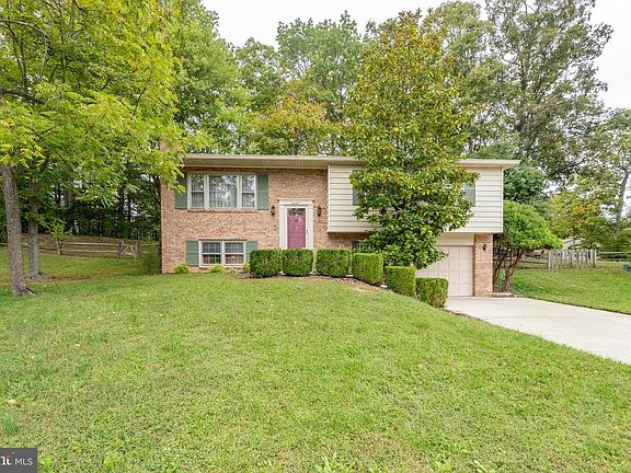 3rd image of 3062 Oak Leaf Ct