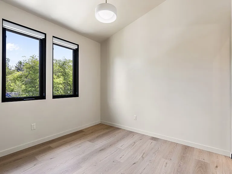315 Riverside Blvd #3 — Photo 22