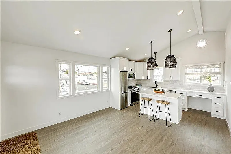 1 bed, 1.0 bath, 500 sqft, $2,000 — Photo 1