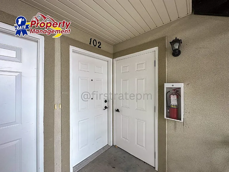 10151 W Garverdale Ln #201 — Photo 3