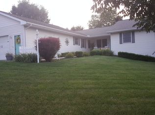 1739 Hillcrest Dr, Sterling, IL 61081