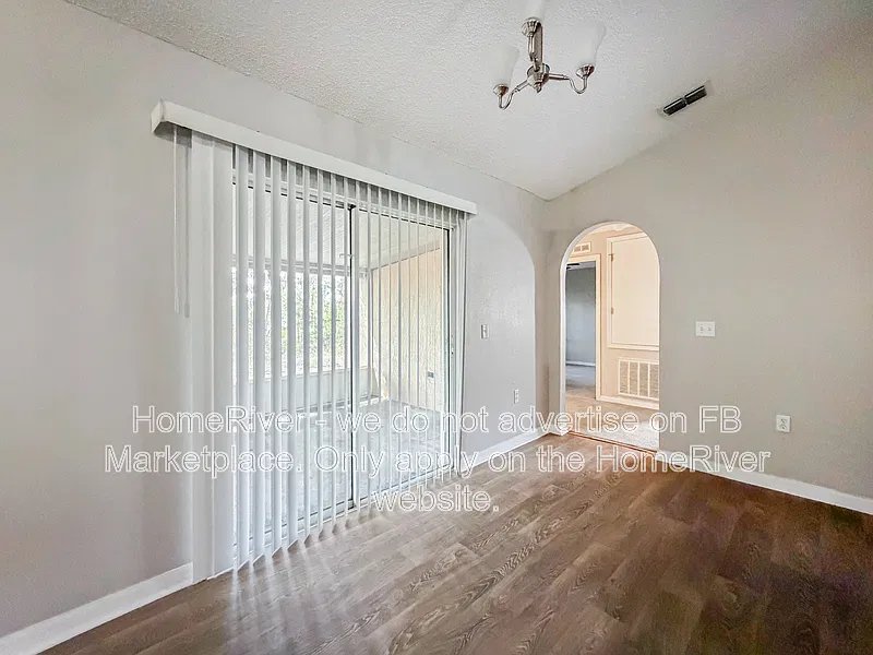 3 bed, 2.0 bath, 1996 sqft, $1,945 — Photo 4