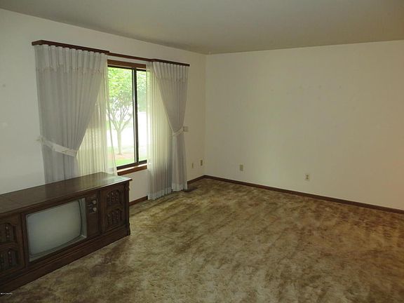 3rd image of 230 S State St APT 152
