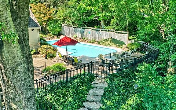 3rd image of 360 Barnett Dr